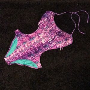 One piece bathing suit